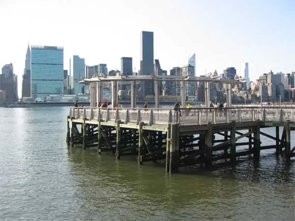 Gantry Plaza State Park, April 2006