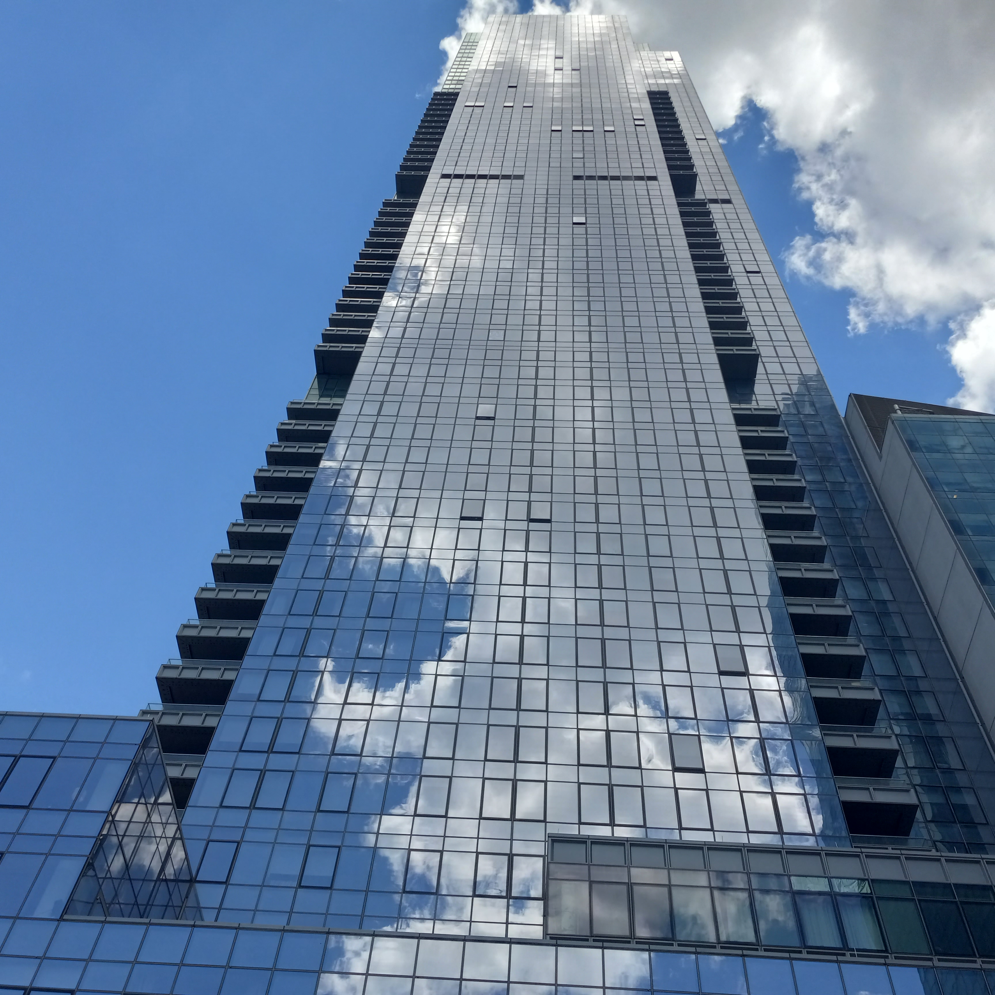 Skyline Tower in Long Island City, Queens. Photo: Kidfly182, Wikimedia Commons (CC0 1.0 Public Domain Dedication).